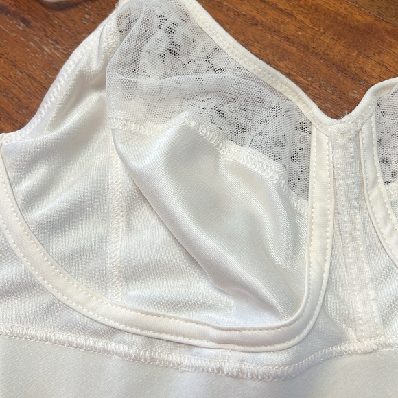 Chantelle Women's Norah Supportive Wirefree Bra 13F8 32D - Picture 2 of 4